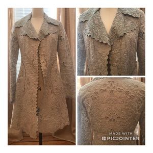 🎉Host Pick🎉 Tahari fully embroidered coat